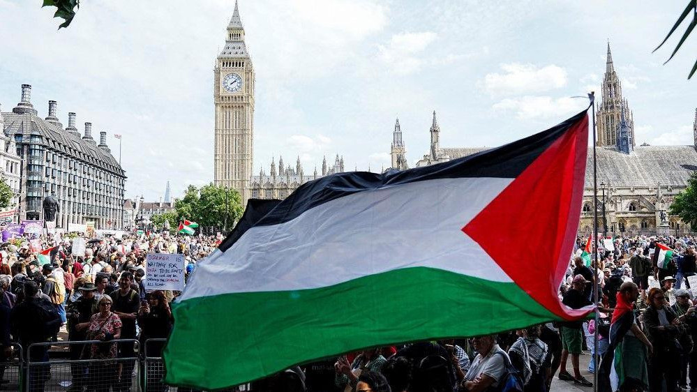 palestinska zastava, zastava palestine, palestinska zastava u londonu, u pozadini je big beg
