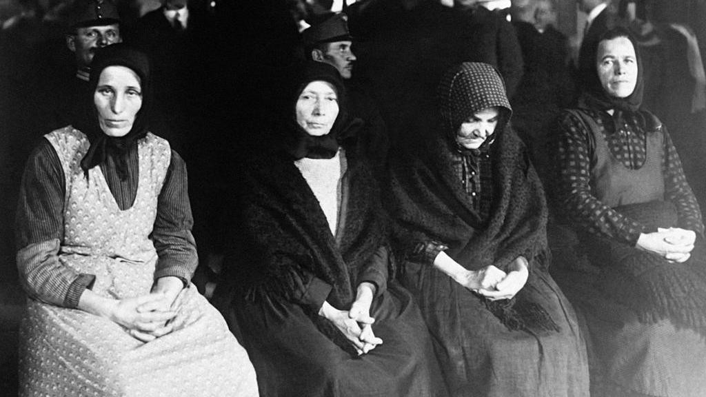 Dvadeset šest žena iz sela izvedeno je na suđenje