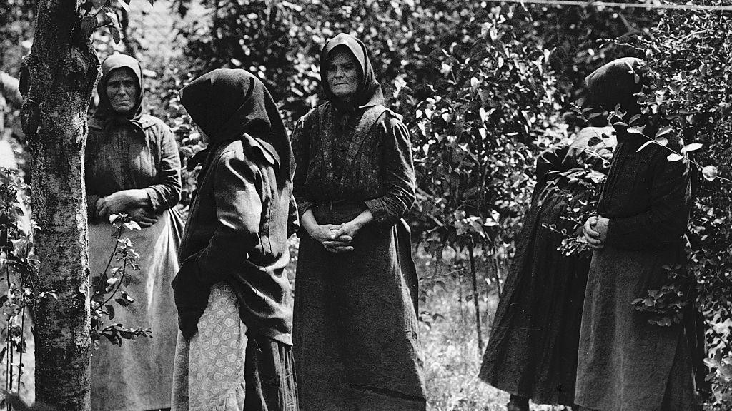 Grupa žena optuženih za ubistvo u dvorištu improvizovanog zatvora u Nađirevu 1929. godine 