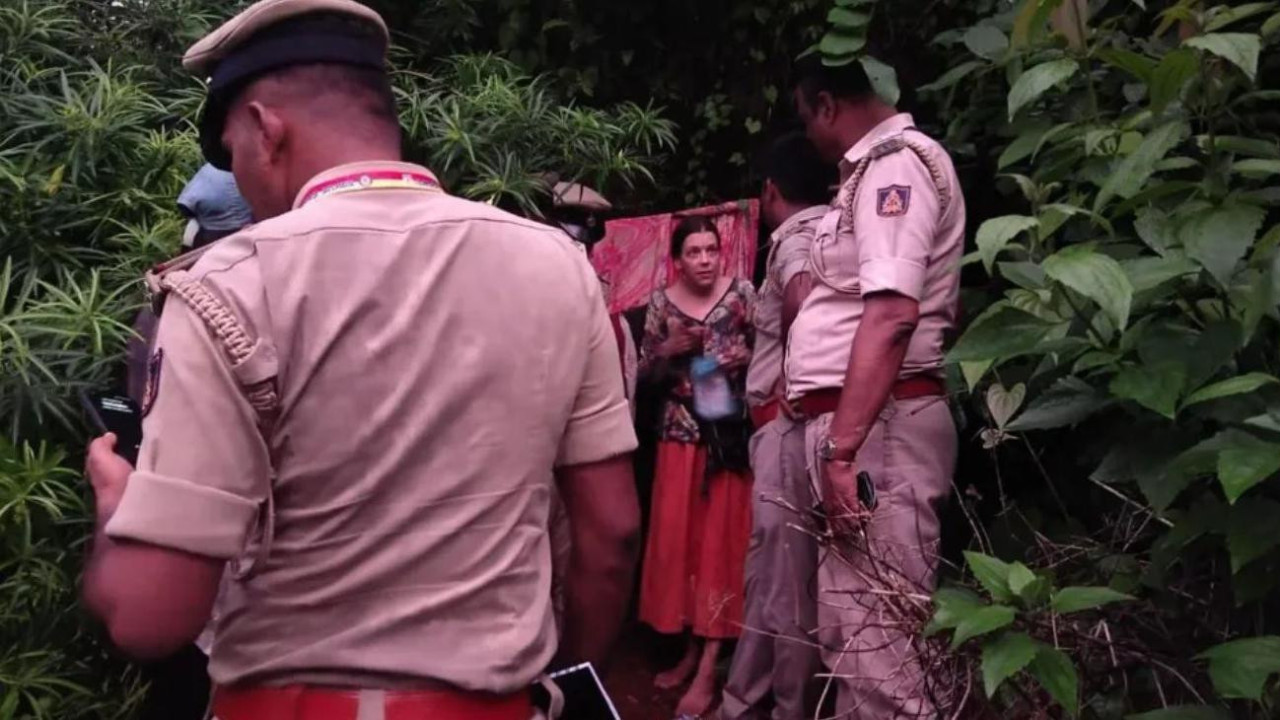 Nina Kutina izlazi iz pećine