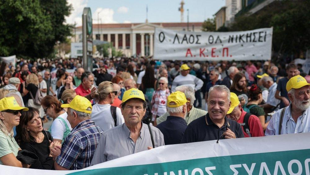 Jednodnevni štrajk radnika u Grčkoj zbog vladinog predloga da poslodavci mogu da produže radno vreme do 13 sati