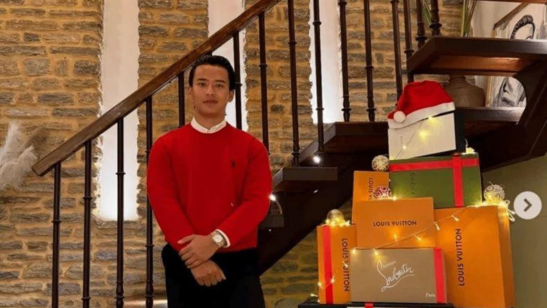 Fotografija sina nepalskog političara na Instagramu kako pozira pored božićne jelke napravljene od kutija luksuznih brendova izazvala je masovne proteste