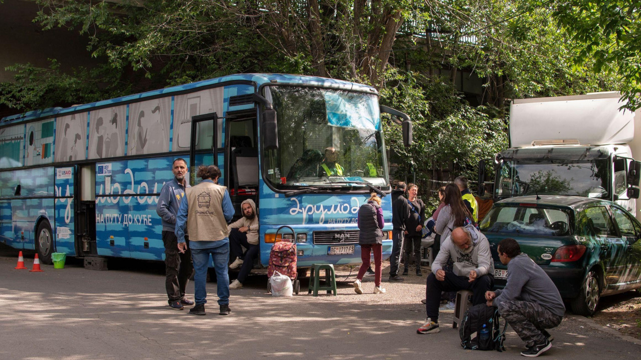 Drumodom je projekat organizacije ADRA i jedinstveni pokretni servis u vidu autobusa koji nudi besplatno tuširanje, upotrebu toaleta, šišanje i drugo.