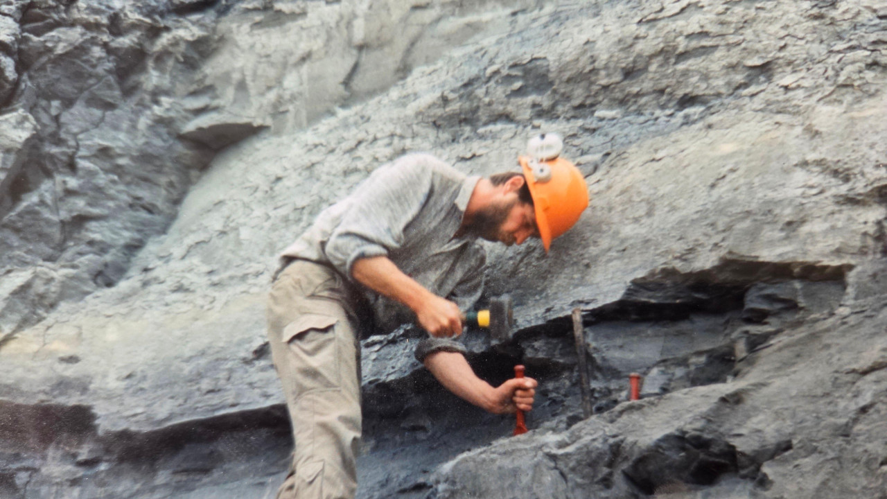 Istraživač Kris Mur pronašao je „mač-zmaja" u Dorsetu nakon oluje