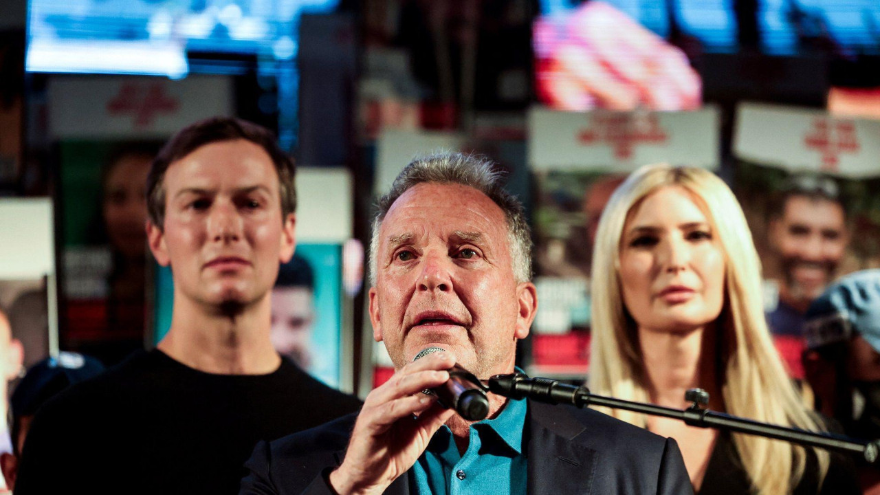 Stiv Vitkof u društvu Trampove ćerke Ivanke i njenog supruga Džareda Kušnera na skupu na Trgu talaca