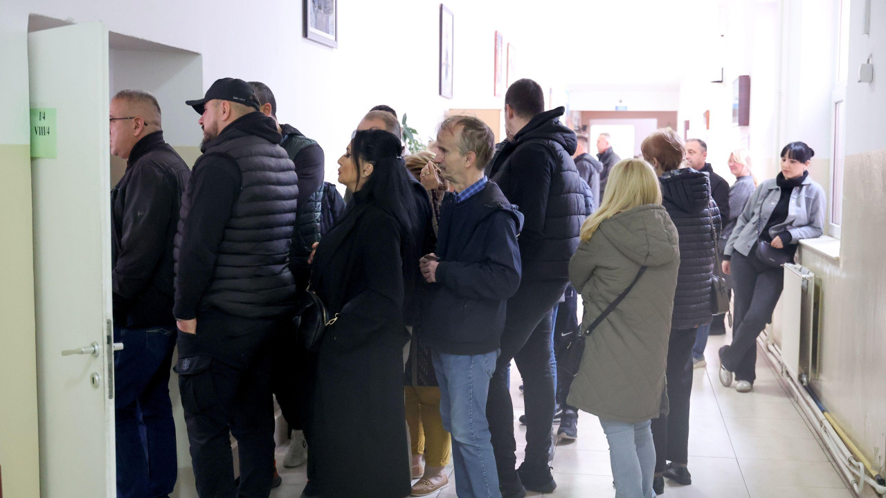 Redovi za glasanje u Severnoj Mitrovici