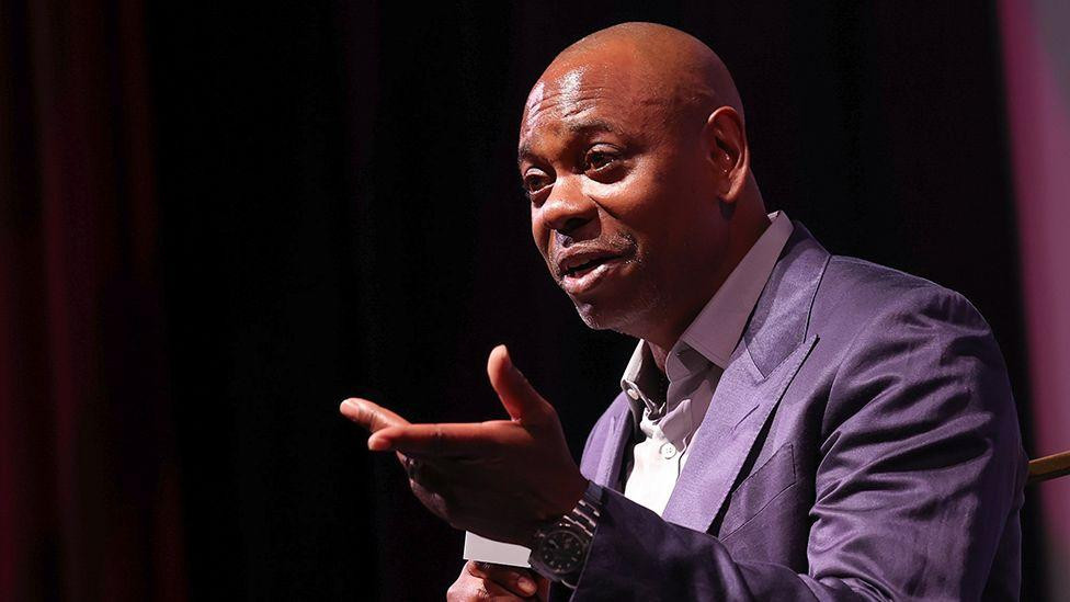 Dejv Šapel je jedan od udarnih izvođača koji nastupaju na Festivalu komedije u Rijadu