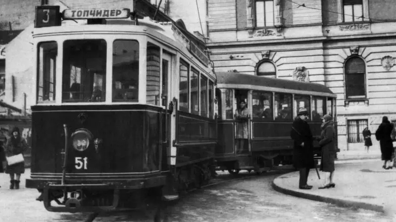 Tramvaj marke Simens na liniji broj 3, koja je išla do Topčidera. Fotografija je nastala 1927. godine.