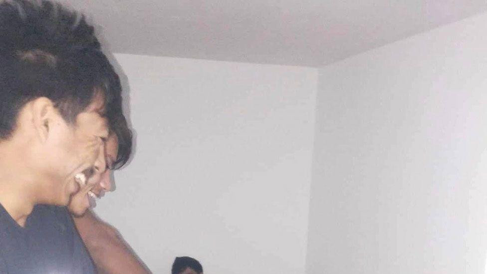 Fotografija nastala pola sata pre napada na kojoj se vide nepalski studenti, a napravio ju je jedan od poginulih