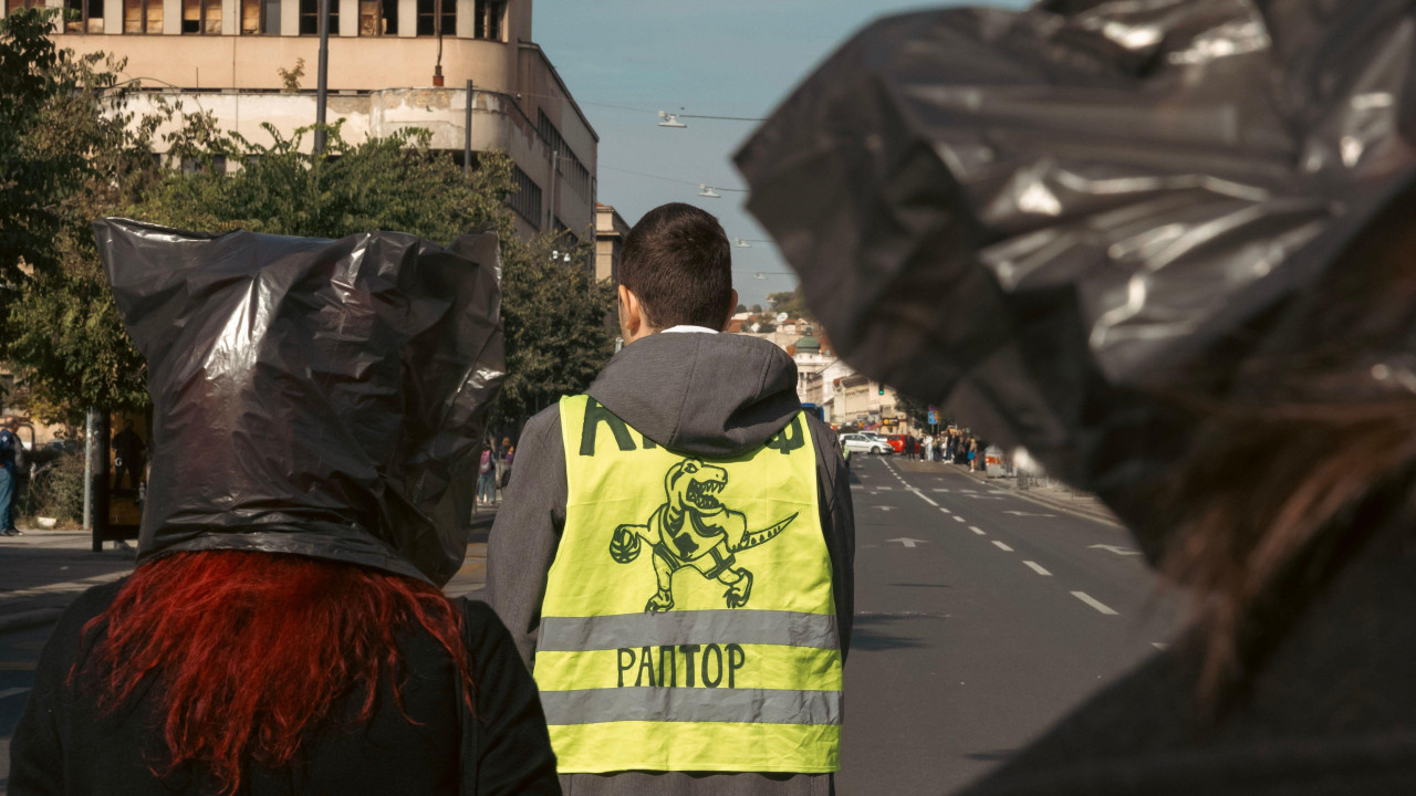 Performans u Zemunu posle napada na studentkinju 