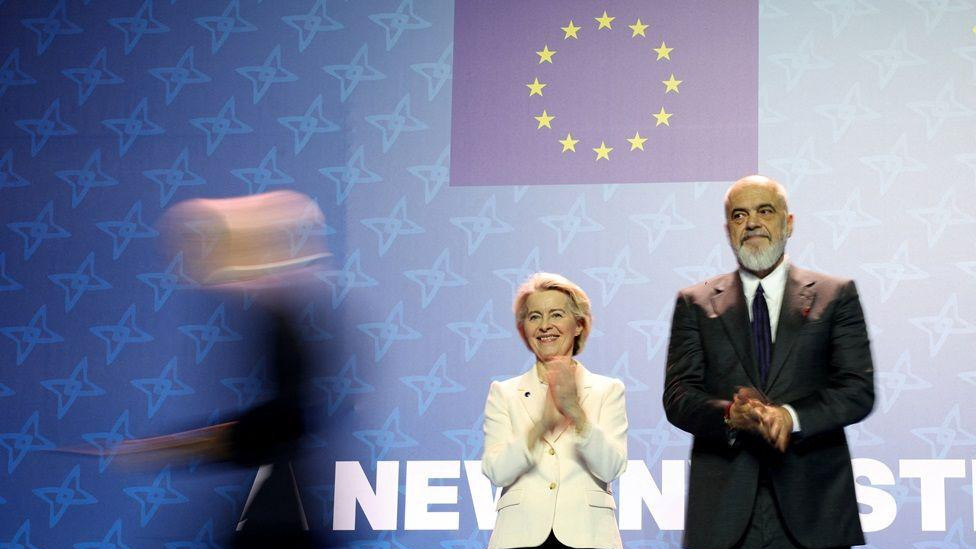 Fon der Lajen i Edi Rama tapšu