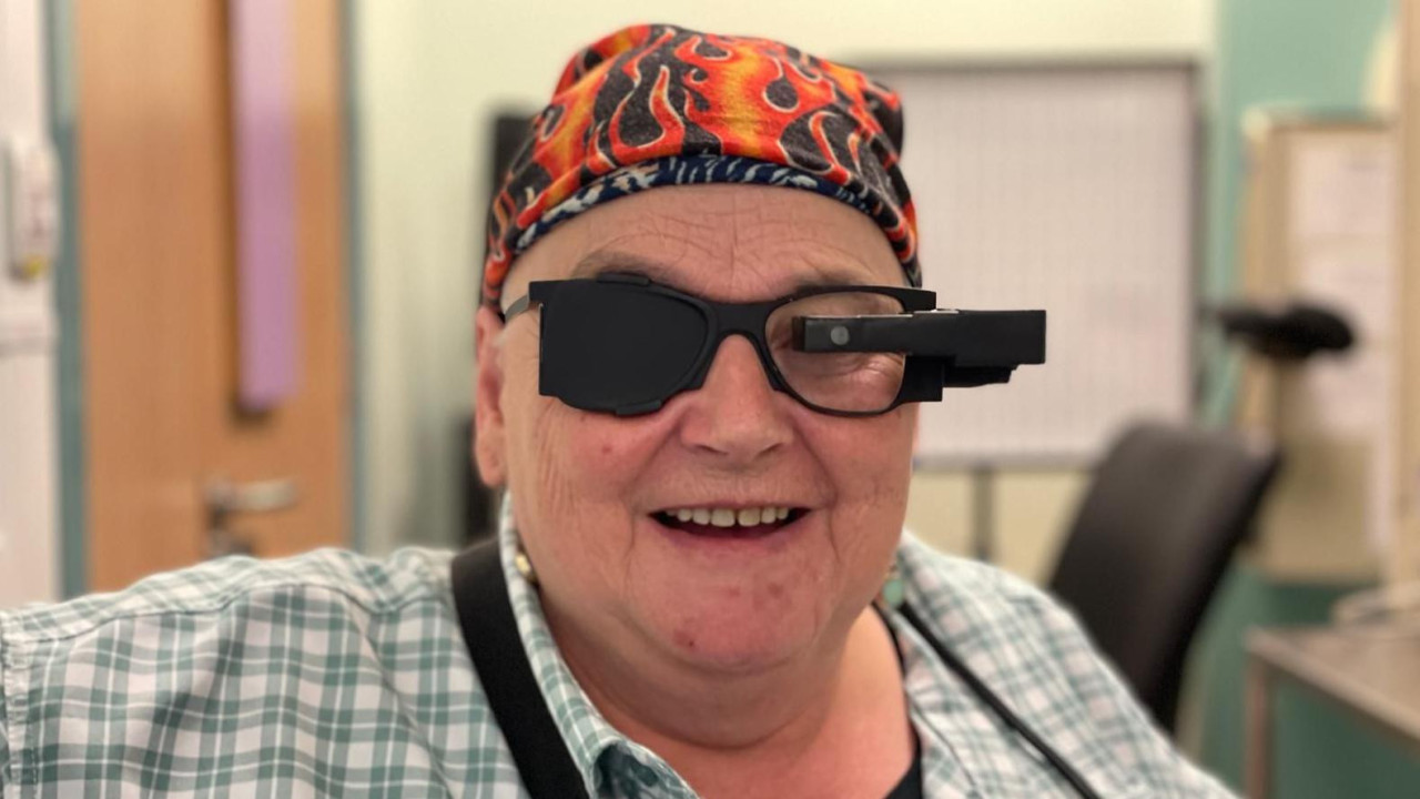 Šila Irvin, 70, može ponovo da rešava ukrštene reči zahvaljujući ovoj tehnologiji 