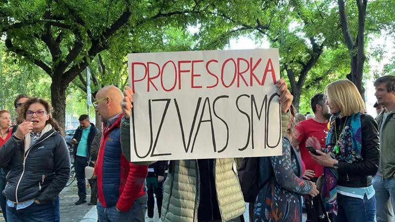 Transparent podrške Mariji Vasić tokom blokade suda u Novom Sadu u maju kojom se tražilo puštanje aktivista na slobodu