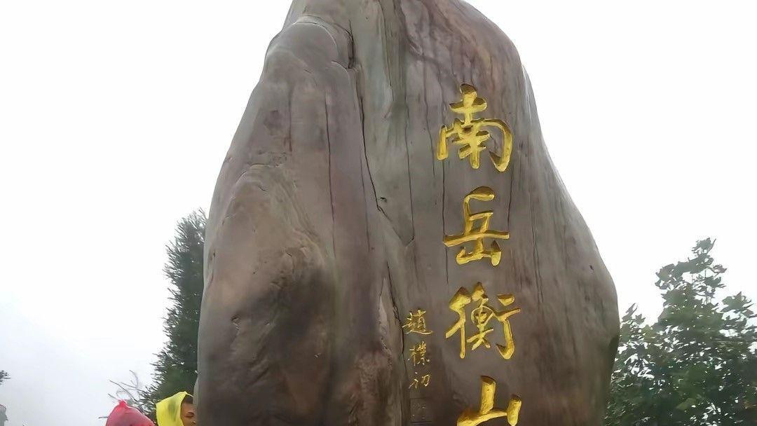 Dr Li se popeo na svih pet svetih planina Kine, kao i na planinu Huangšan i Kineski zid