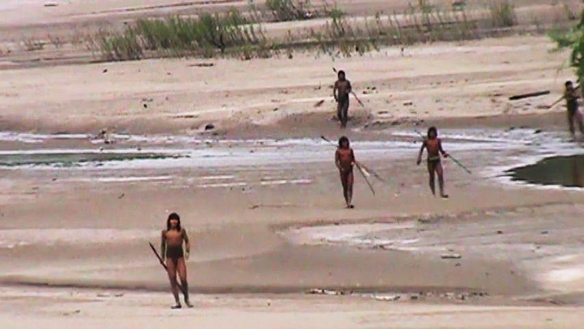 Narod Maško Piro prilazi kontrolnom punktu Nomole