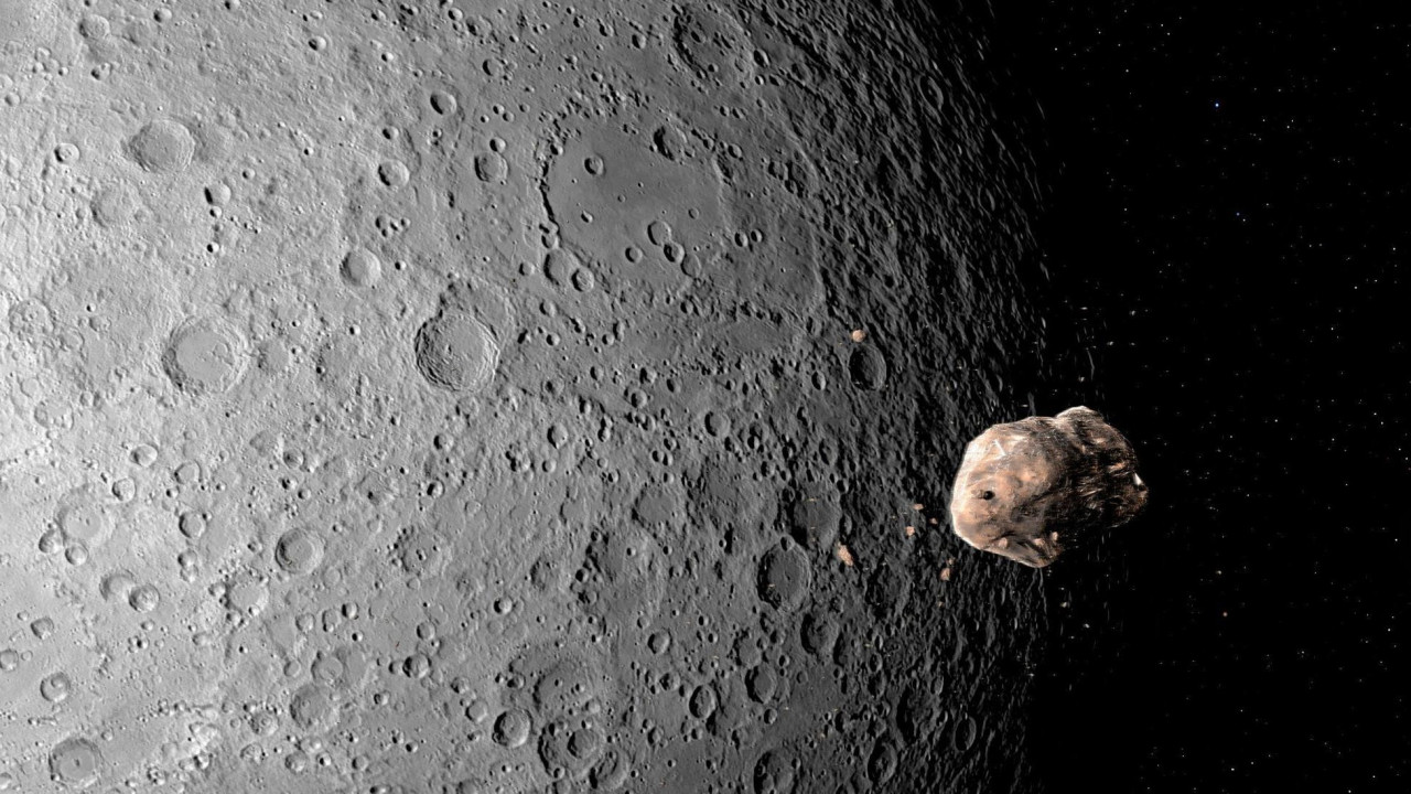 Ilustracija asteroida blizu Meseca. Asteroid svetli zlatnom nijansom dok se približava mnogo većoj sivoj masi Meseca