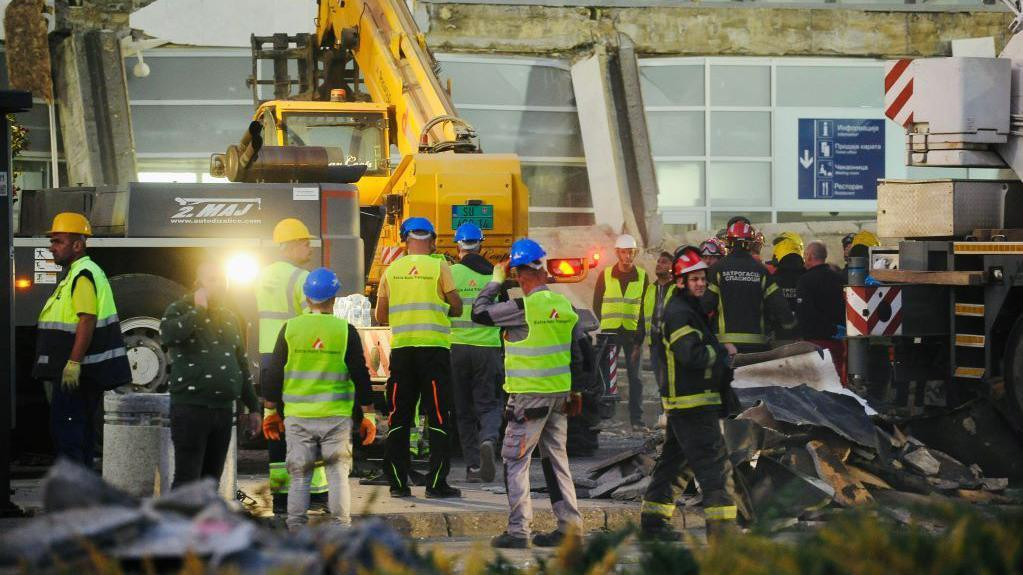 obrušena nadstrešnica na Železničkoj stanici u Novom Sadu 