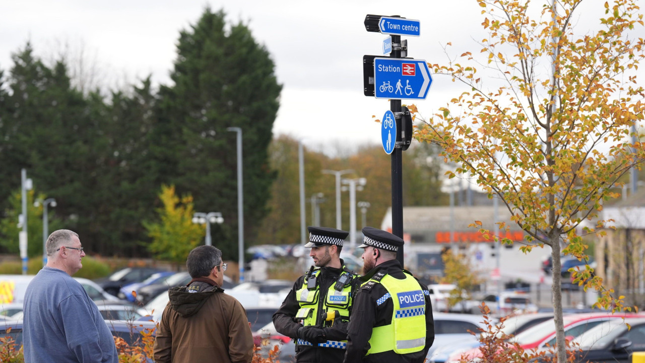 policija u blizini mesta napada