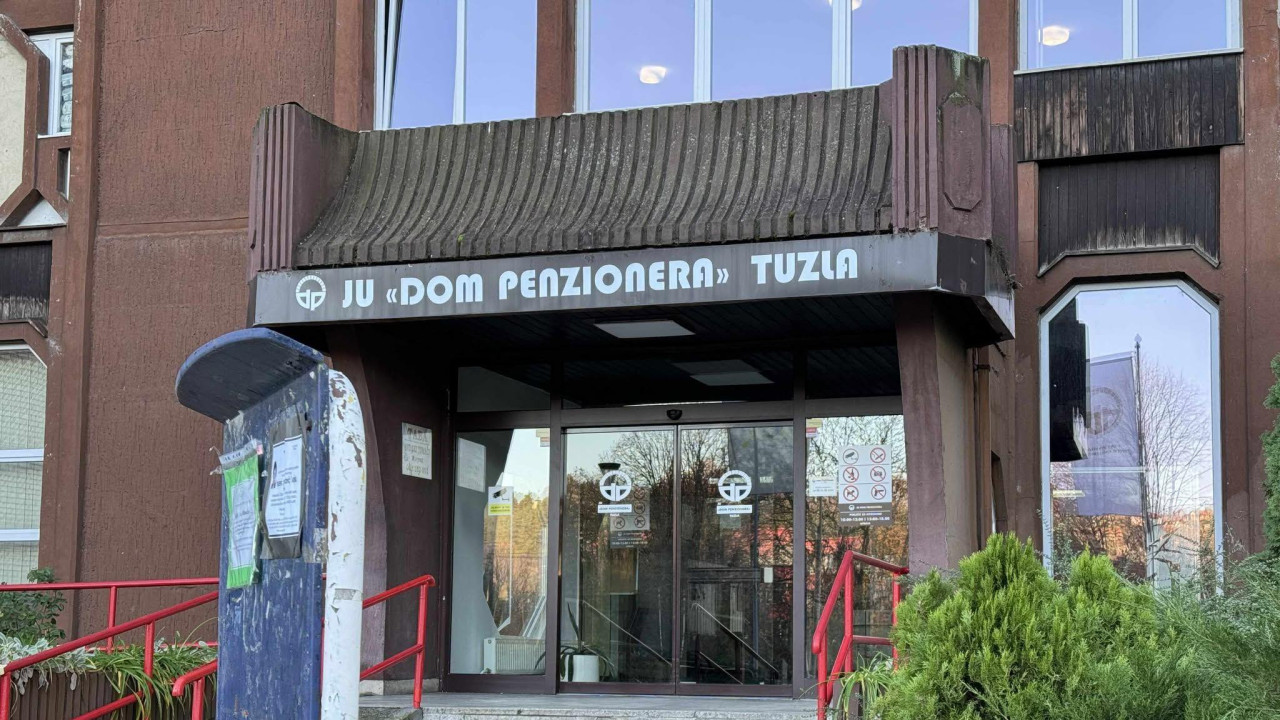 ulaz u Dom penzionera, požar u tuzli, požar u domu penzionera u tuzli