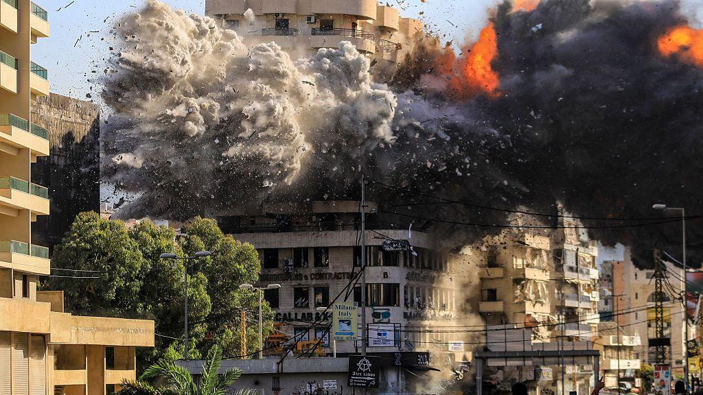 Eksplozija na višim spratovima desetospratnice u južnom Bejrutu 22. novembra 2024.