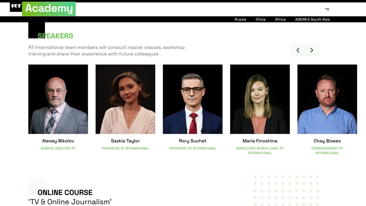 Među predavačima bilo je desetine dopisnika RT-a, ali i njihov generalni direktor, koji je pod sankcijama nekih zapadnih vlada usled promovisanja propagande iz Kremlja