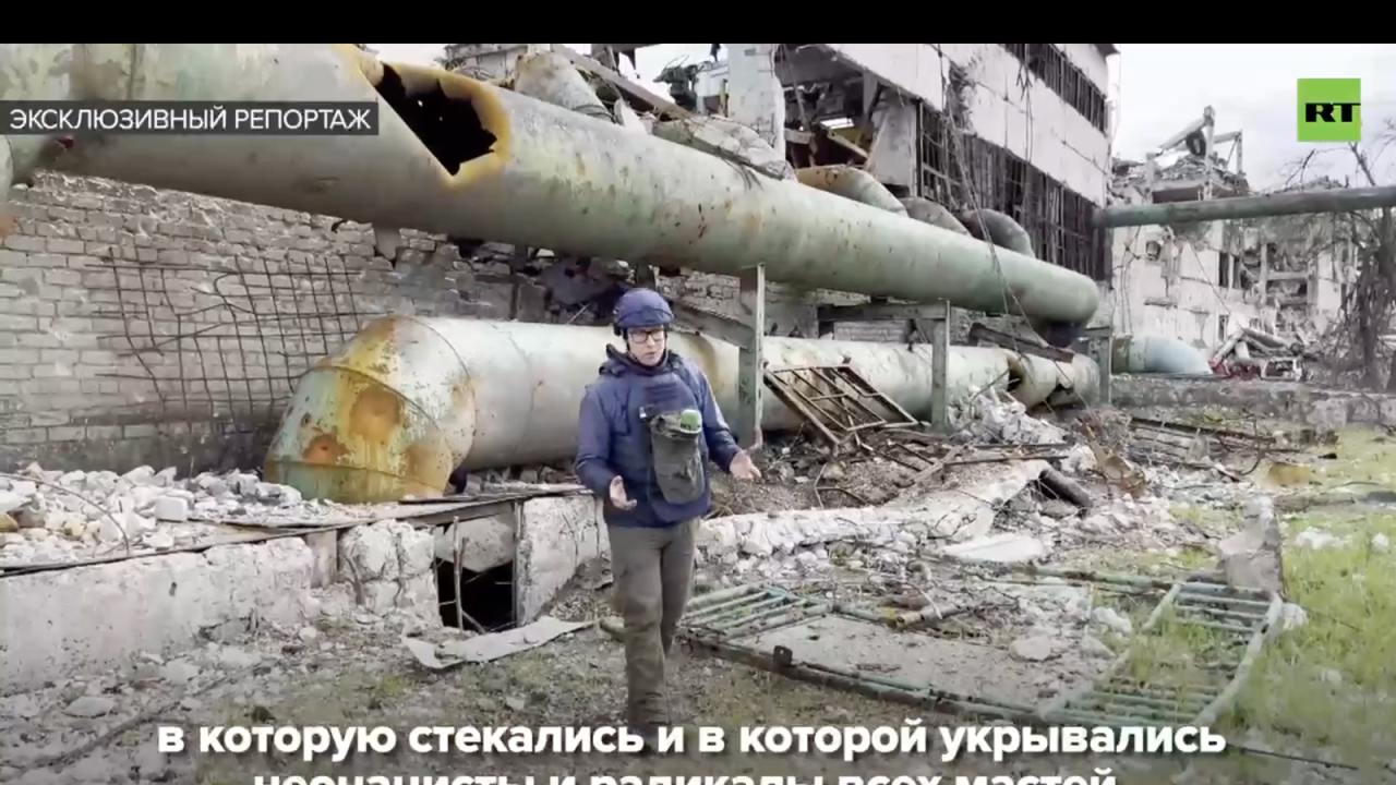 Tokom kursa su prikazivani izveštaji RT-a, kao i jedan iz okupiranog grada Marijupolja gde su Ukrajinski vojnici opisani kao „neonacisti i radikali svih vrsta“