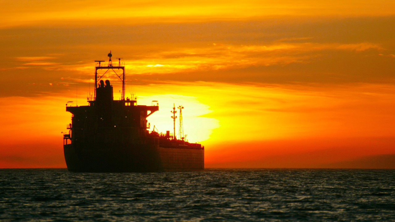 Tanker u sumrak