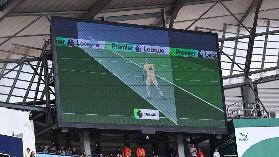 VAR sistem na utakmici između Mančester sitija i Kristal Palasa