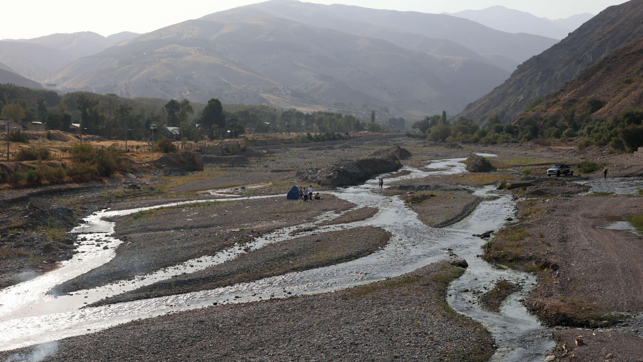 Potoci kroz polja u Iranu