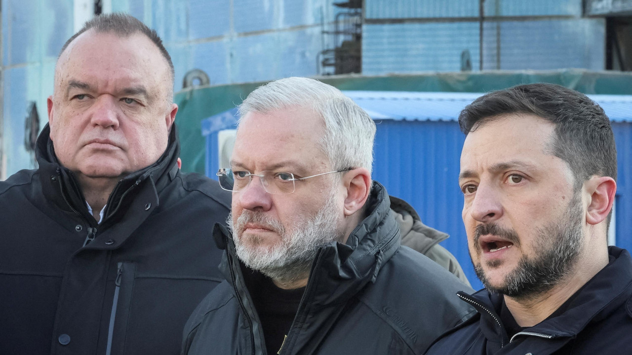 
                    Bivši šef ukrajinske državne kompanije za nuklearnu energiju Energoatom Petro Kotin, dosadašnji ministar pravde German Haluščenko i predsednik Ukrajine Vladimir Zelenski
