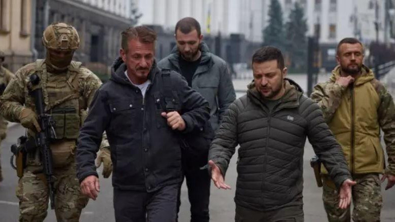 Šon Pen i Zelenski šetaju Kijevom