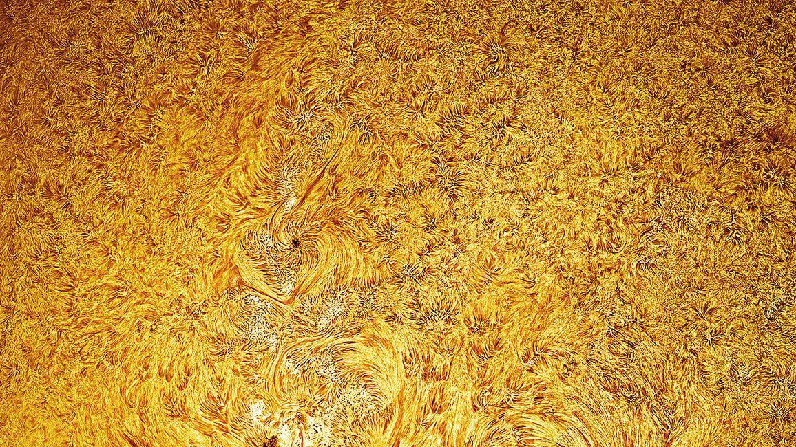 silueta muškarca poravnata sa suncem