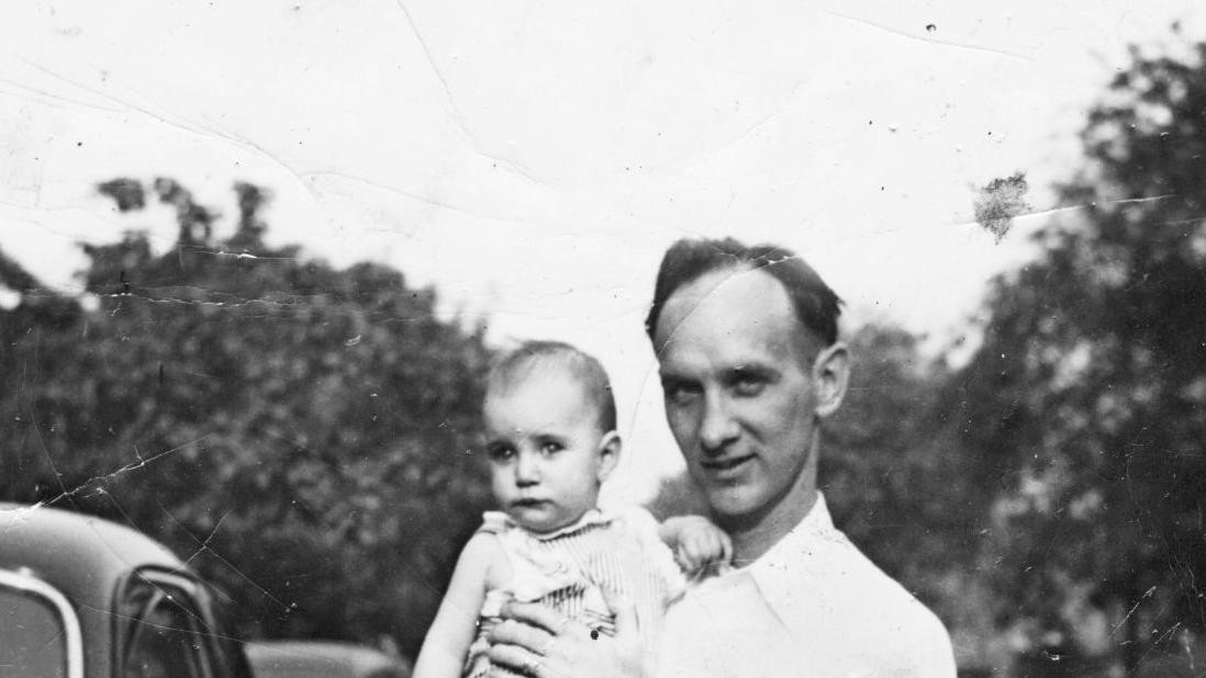 Peti kao beba i njen otac Grant Smit