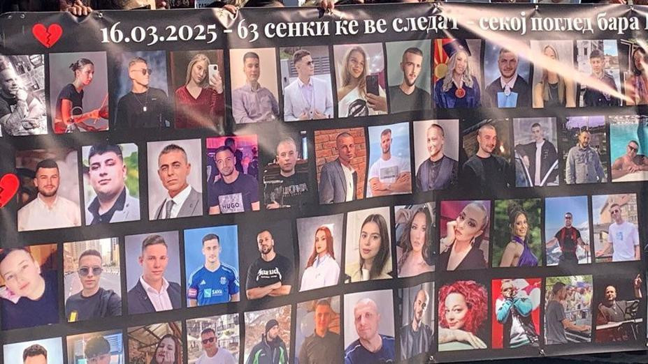 Fotografije žrtava tragedije u Kočanima na velikom transparentu 