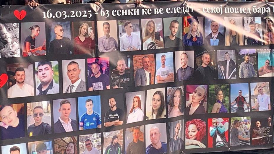 Fotografije žrtava tragedije u Kočanima na velikom transparentu 