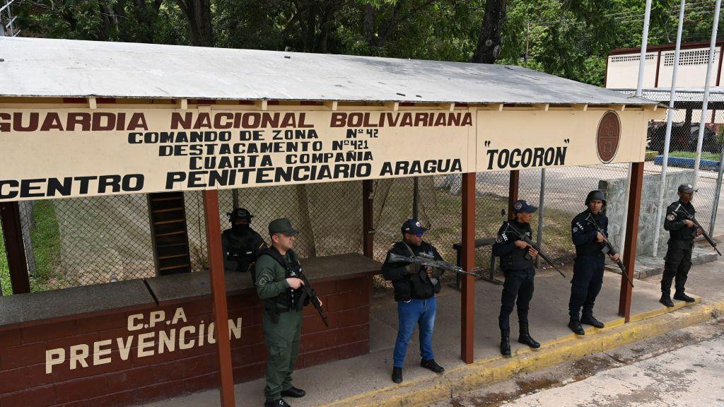 vojska ispred zatvora Tokoron u Venecueli