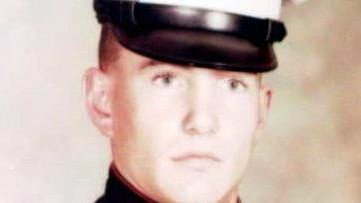 Kerol u vojničkoj uniformi