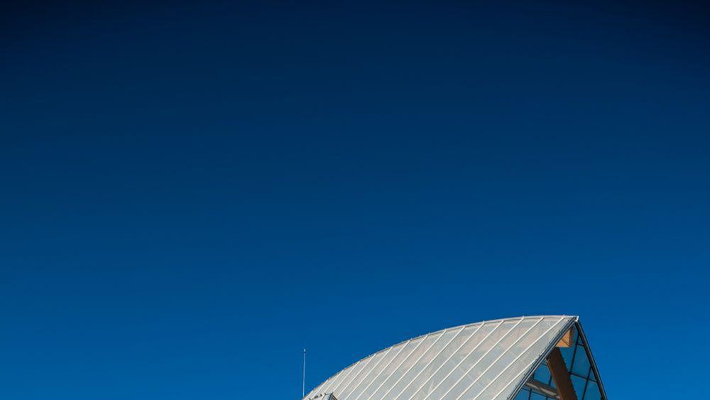 Ogromna nadstrešnica na zgradi Fondacije Luj Viton u Parizu 