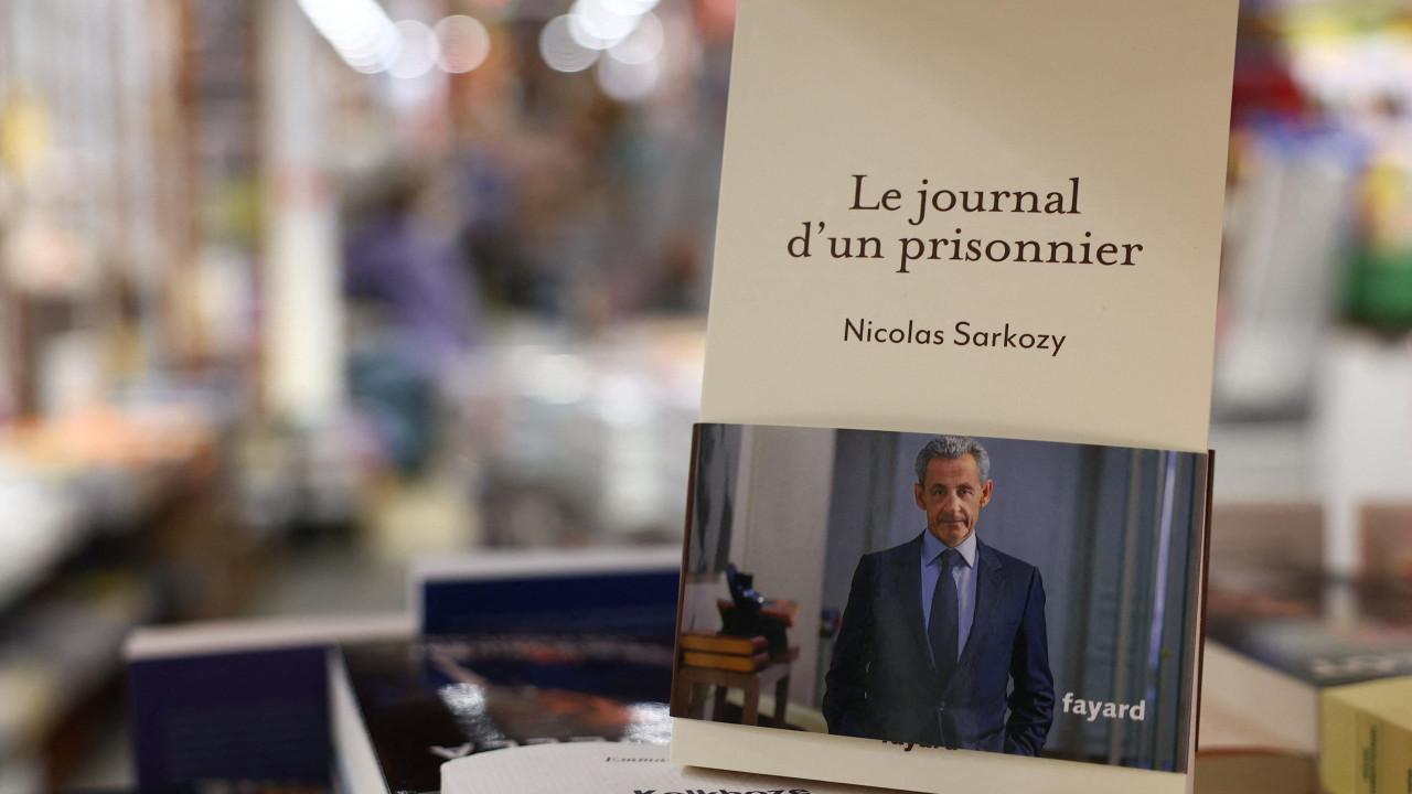 knjiga nikole sarkozija, nikola sarkozi, bivši francuski predsednik Nikola Sarkozi objavio kknjigu o danima u zatvoru, korice knjige Nikole Sarkozija