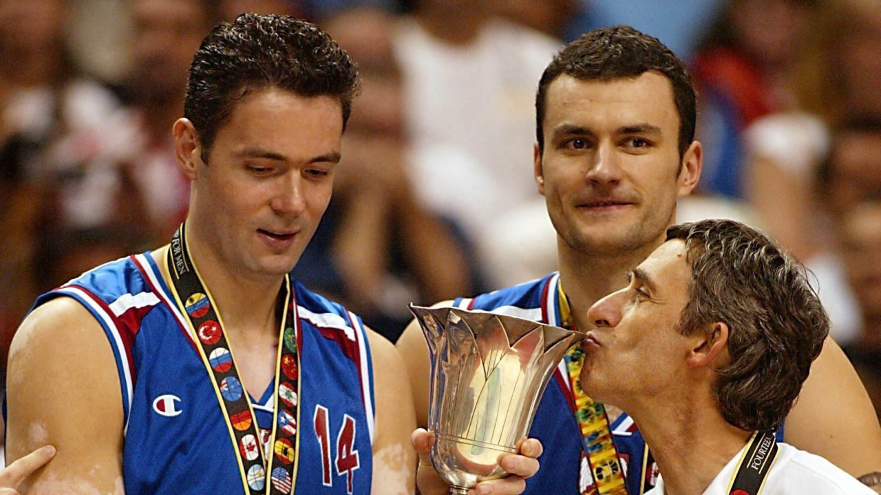 Tomašević i Svetislav Pešić po osvajanju Svetskog prvenstva 2002. godine