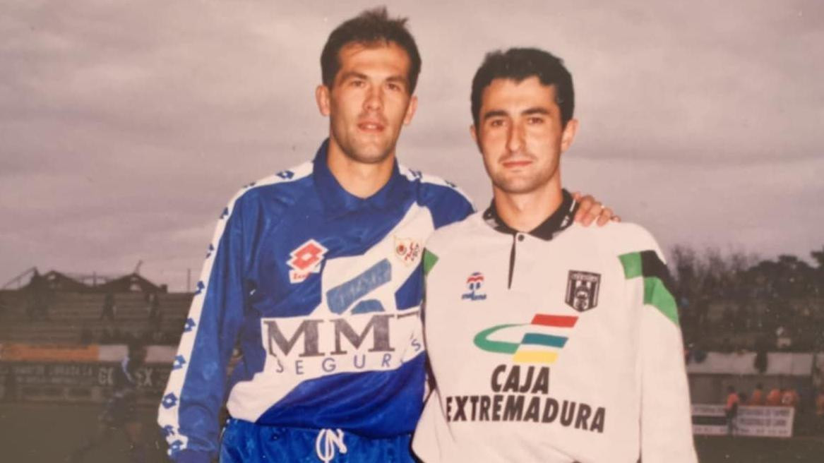 Josips Višnjić u plavom dresu Rajo Valjekana (levo)