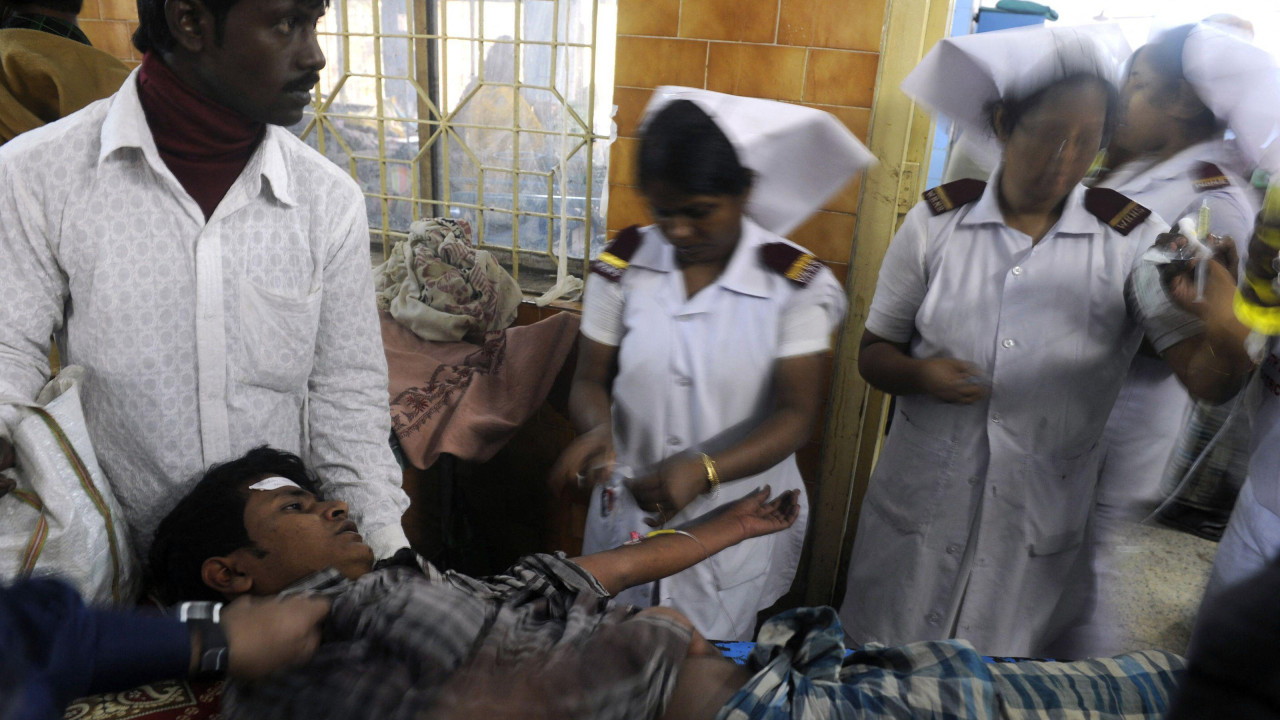 Muškarac u Kalkuti u Indiji na lečenju posle trovanja metanolom