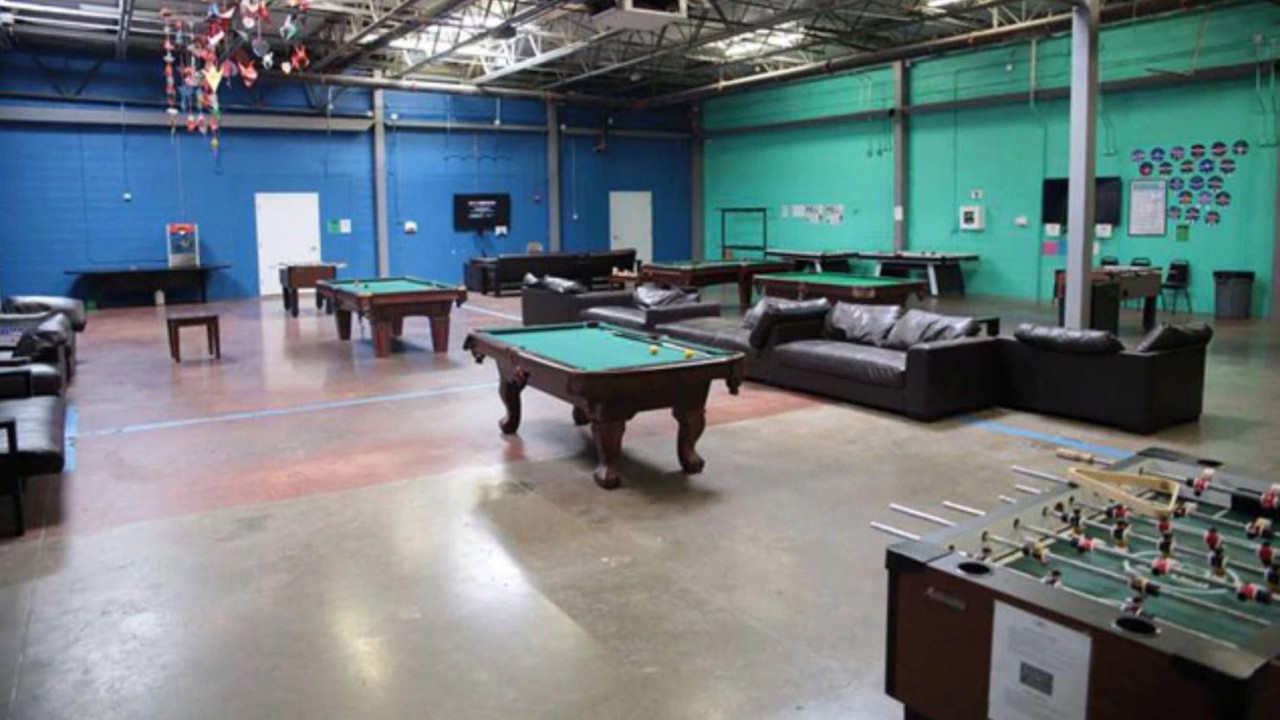 Arhivska fotografija iz 2018. na kojoj se vidi prostorija u objektu u Bransvilu u Teksasu, gde su bila smeštana deca migranata iz Meksika koji su prelazili granicu 