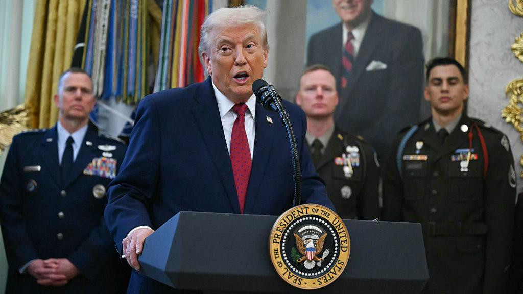 Donald Tramp tokom obraćanja novinarima u Beloj kući 15. decembra
