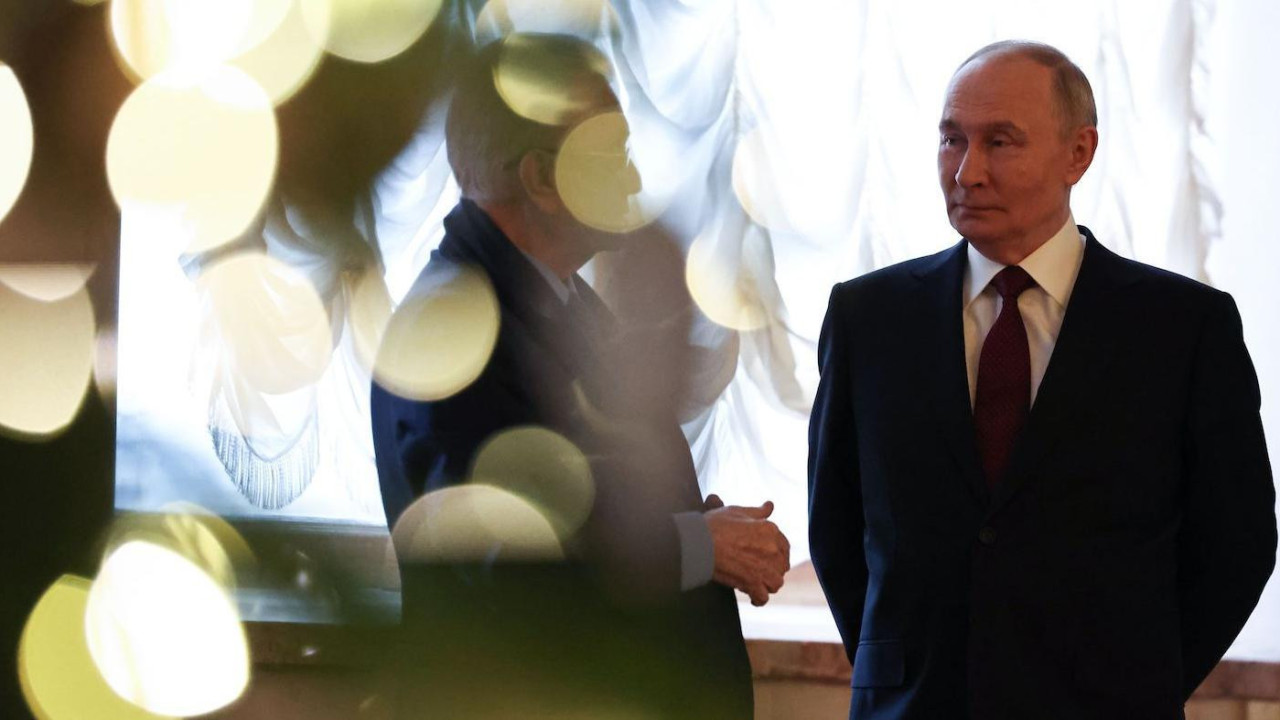 Vladimir Putin, predsednik Rusije, iza jelke