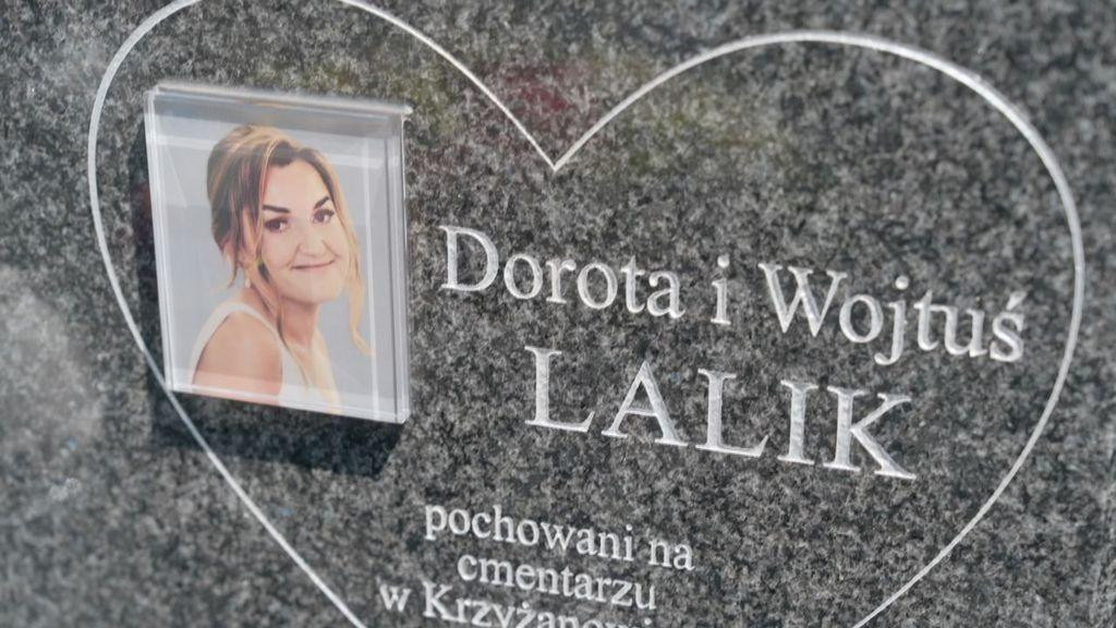 Dorotina fotografija na betonskoj ploči spomenika
