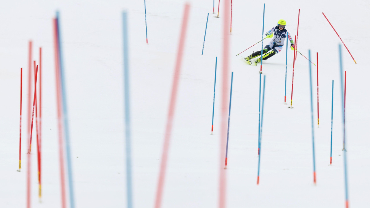 Slovenka Neja Dvornik trka u slalomu, skijašica