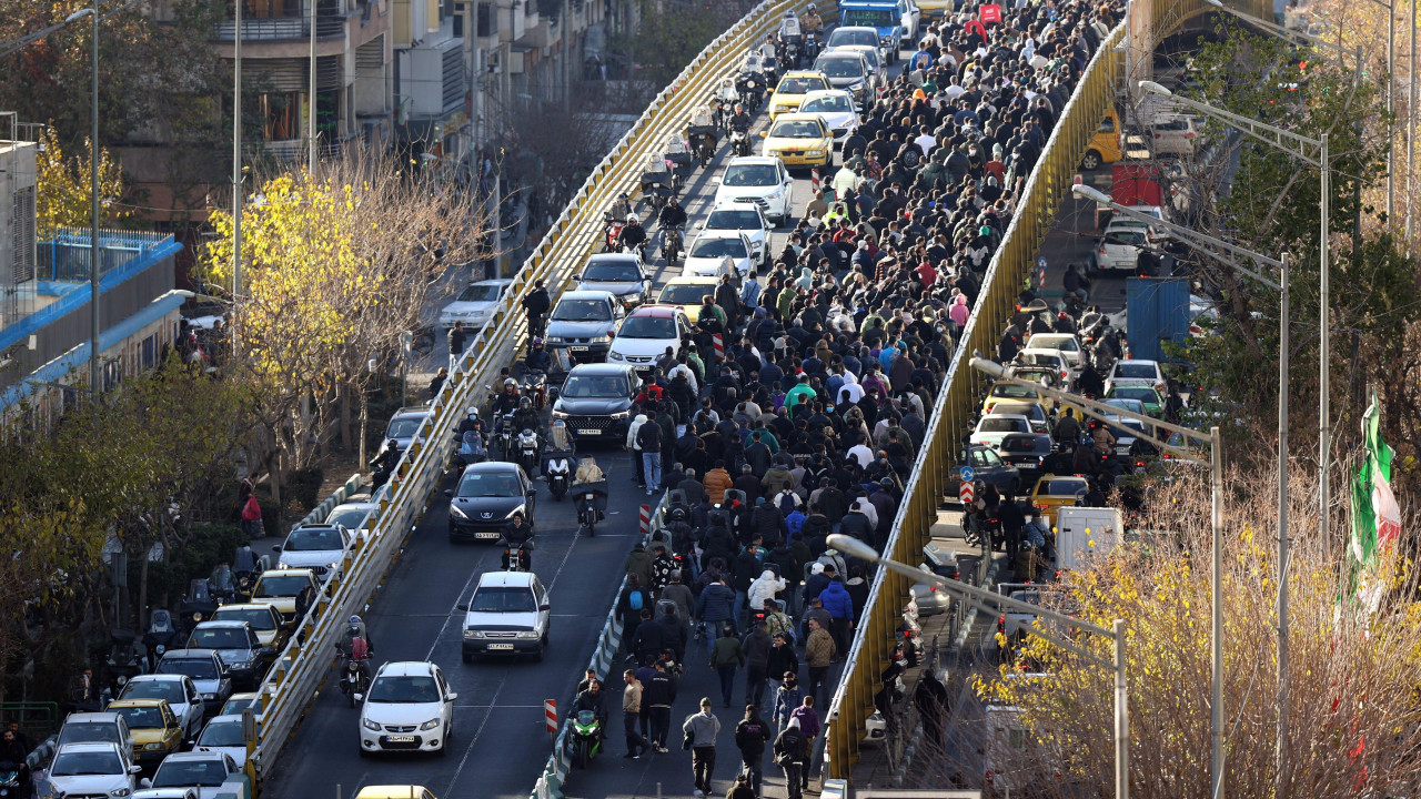 Iranski trgovci zaustavili saobraćaj i protestuju na ulicama