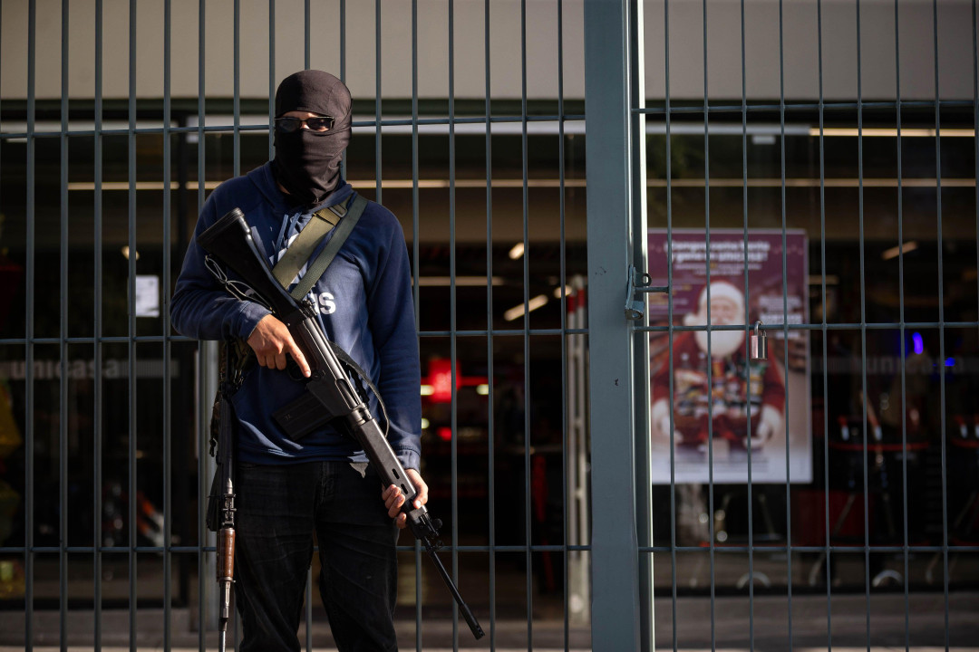 Civilna odbrana ispred supermarketa u Karakasu