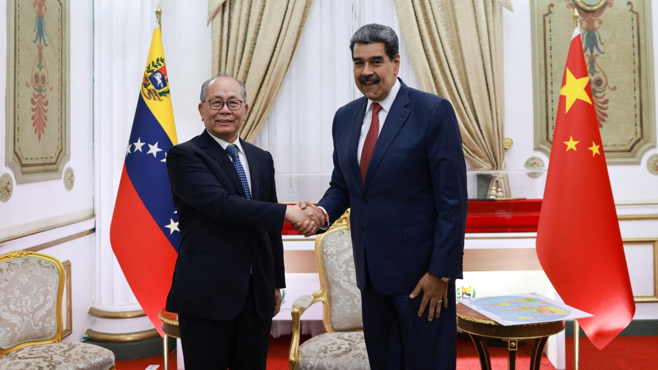 Maduro u teget odelu sa kineskim izaslanikom za Latinsku Ameriku
